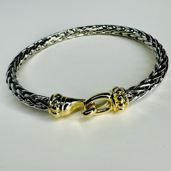1️⃣9️⃣TWO TONE BRAIDED HOOK BANGLE BRACELET - Picture 1 of 2